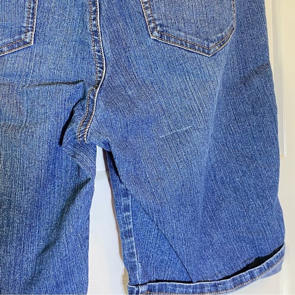 Gloria Vanderbilt Women size 6  Classic Blue Denim Mia Bermuda Shorts slimming - Picture 4 of 6